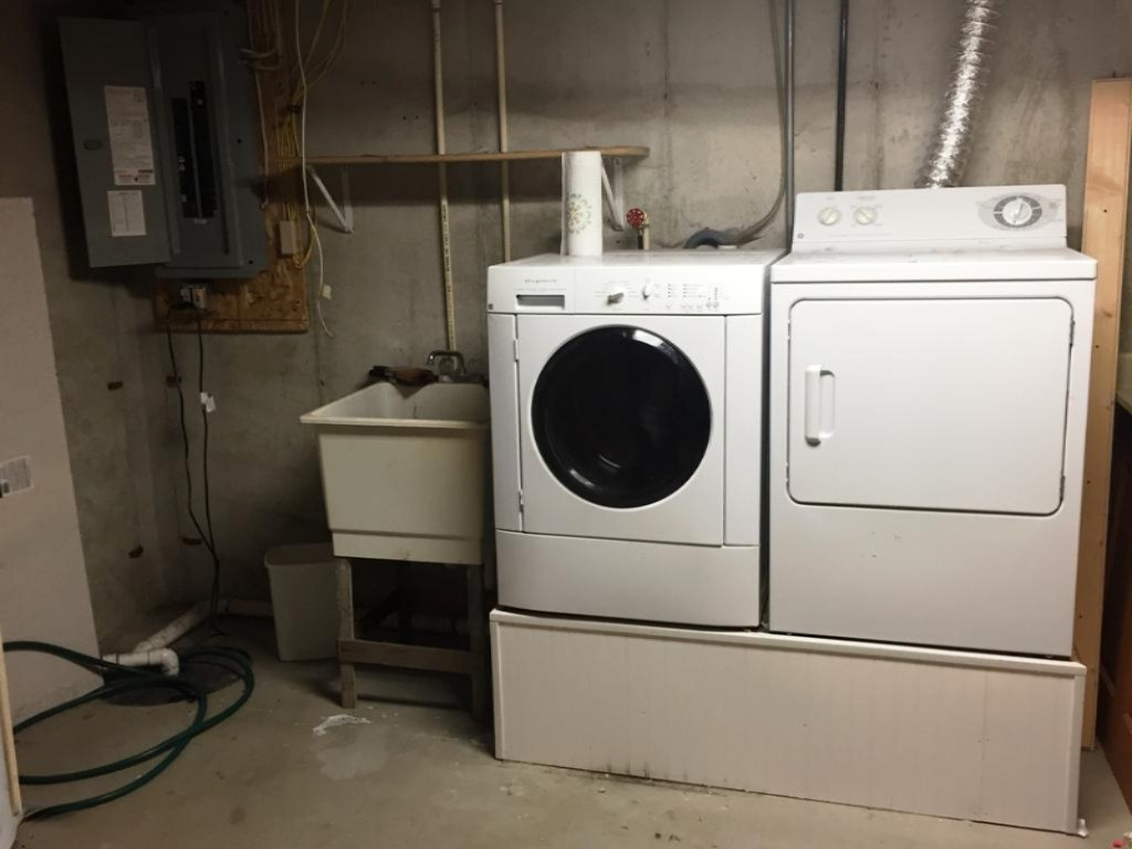 3592 Fenner Road Muskegon, MI 49445 - Photo 17 of 22 Laundry