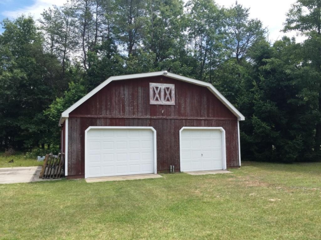 3592 Fenner Road Muskegon, MI 49445 - Photo 19 of 22 Garage