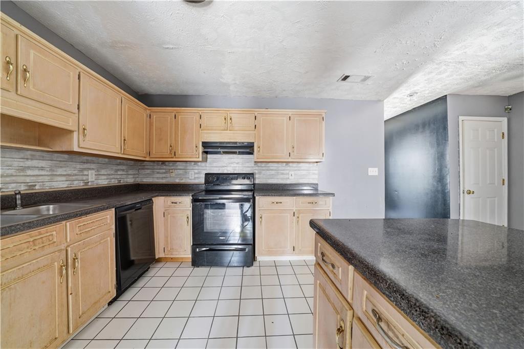 3785 Soapstone Road Decatur, GA 30034 - Photo 11 of 33