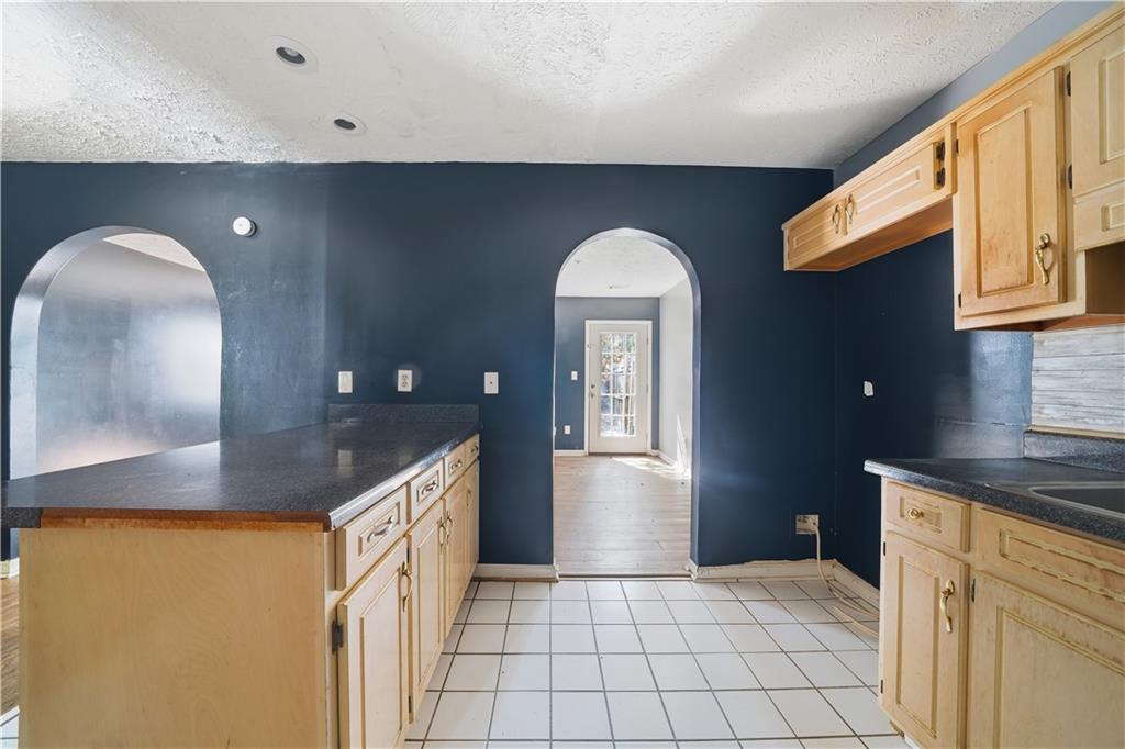 3785 Soapstone Road Decatur, GA 30034 - Photo 9 of 33