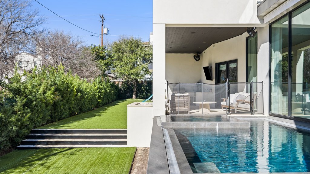 5 Inwood Cove Austin, TX 78746 - Photo 32 of 39 Combined pool / hot tub with a fenced backyard and a balcony