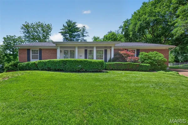 $400,000 | 6 Helmsdale Court, Ballwin, MO 63011