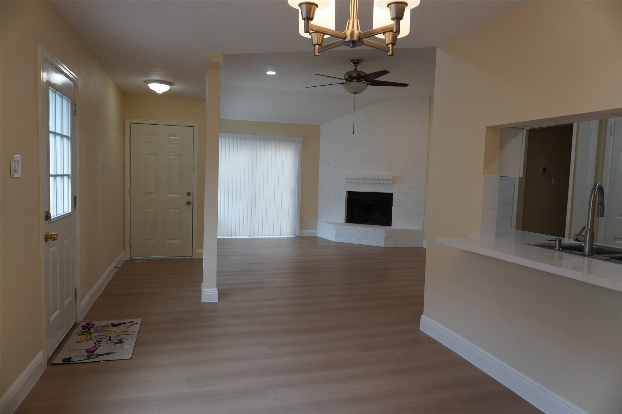 8207 Misty Ridge Lane Houston, TX 77071 - Photo 4 of 27