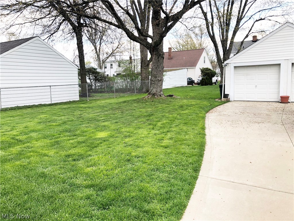 1403 Irene Road Lyndhurst, OH 44124 - Photo 6 of 29