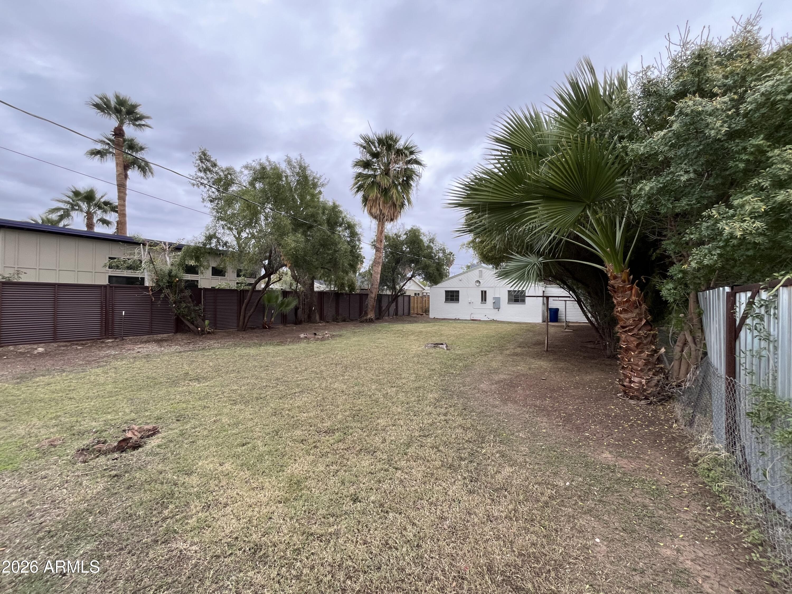 1226 South Roosevelt Street Tempe, AZ 85281 - Photo 20 of 26 a view of a backyard