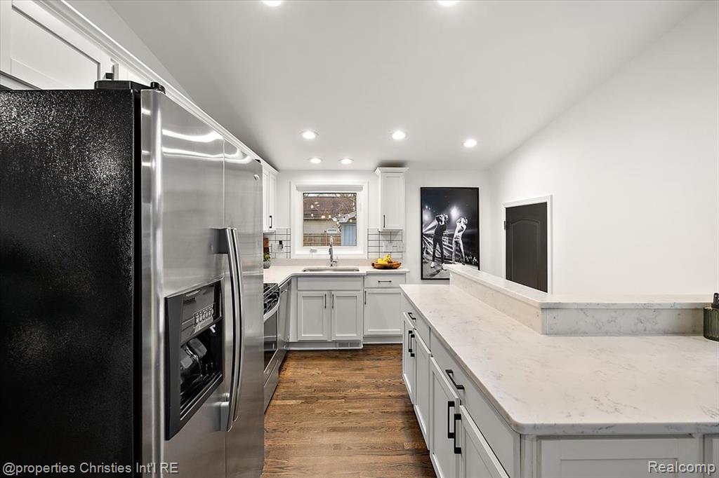 2011 Nakota Road Royal Oak, MI 48073 - Photo 8 of 27 Gallery Image 8