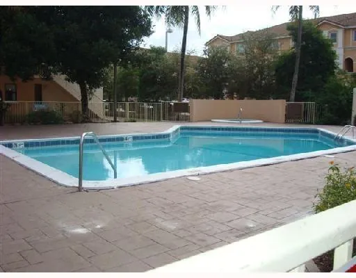 $1,700 | 7130 Northwest 179th Street, Unit 302, Hialeah, FL 33015