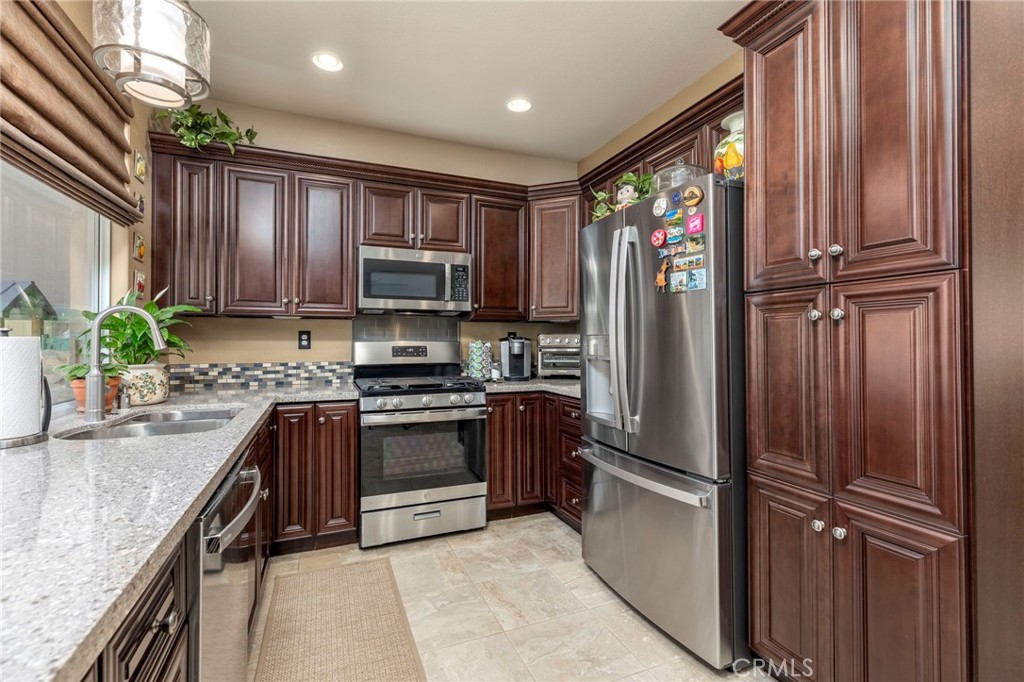 45166 Via Quivera Temecula, CA 92592 - Photo 9 of 34