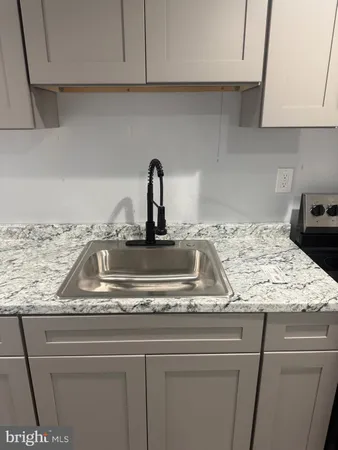 $1,800 | 307 Spring Street, Unit 3, Trenton, NJ 08618