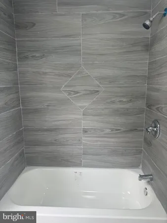 $1,800 | 307 Spring Street, Unit 3, Trenton, NJ 08618