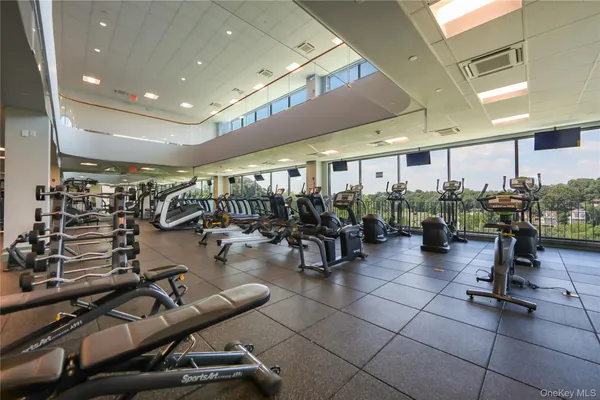 $585,000 | 701 Ridge Hill Boulevard, Unit PHE, Yonkers, NY 10710