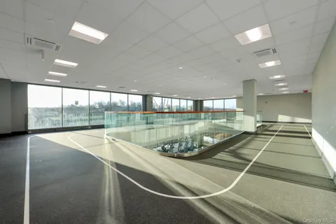 $585,000 | 701 Ridge Hill Boulevard, Unit PHE, Yonkers, NY 10710