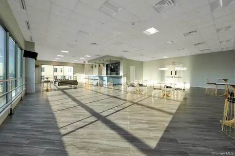 $585,000 | 701 Ridge Hill Boulevard, Unit PHE, Yonkers, NY 10710