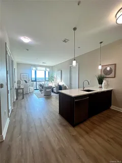 $585,000 | 701 Ridge Hill Boulevard, Unit PHE, Yonkers, NY 10710