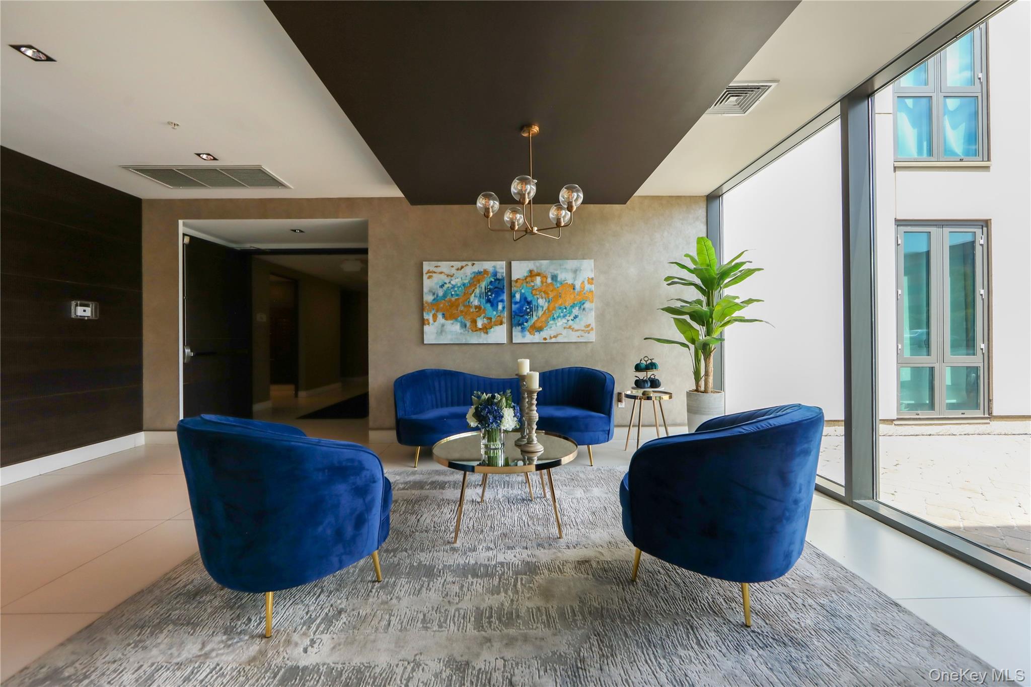 701 Ridge Hill Boulevard, Unit PHE Yonkers, NY 10710 - Photo 4 of 11 View of common area