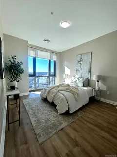 $585,000 | 701 Ridge Hill Boulevard, Unit PHE, Yonkers, NY 10710