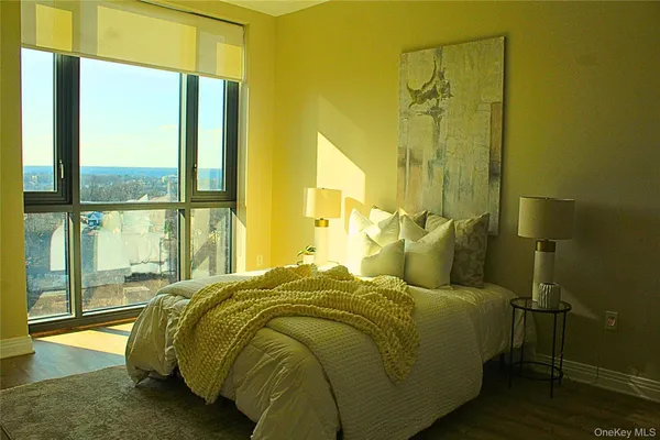 $585,000 | 701 Ridge Hill Boulevard, Unit PHE, Yonkers, NY 10710