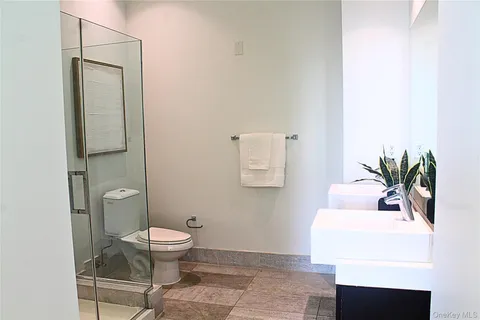 $585,000 | 701 Ridge Hill Boulevard, Unit PHE, Yonkers, NY 10710