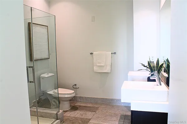 $585,000 | 701 Ridge Hill Boulevard, Unit PHE, Yonkers, NY 10710