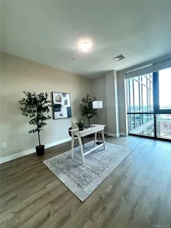 $585,000 | 701 Ridge Hill Boulevard, Unit PHE, Yonkers, NY 10710