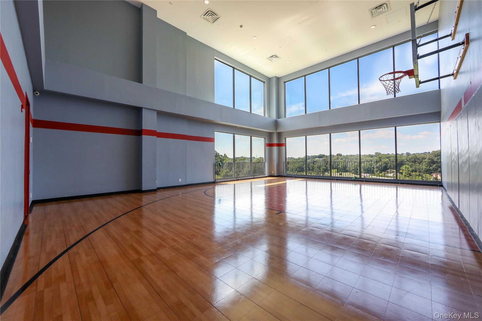 701 Ridge Hill Boulevard, Unit PHE Yonkers, NY 10710 - Photo 6 of 11 View of sport court with community basketball court