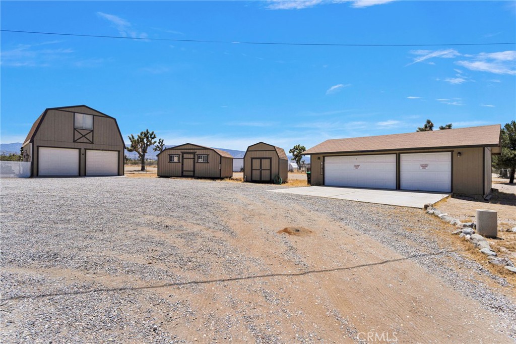 3183 Mcmillen Road Phelan, CA 92371 - Photo 3 of 64