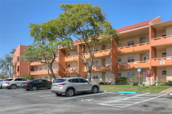 $139,900 | 8810 West McNab Road, Unit 306, Tamarac, FL 33321
