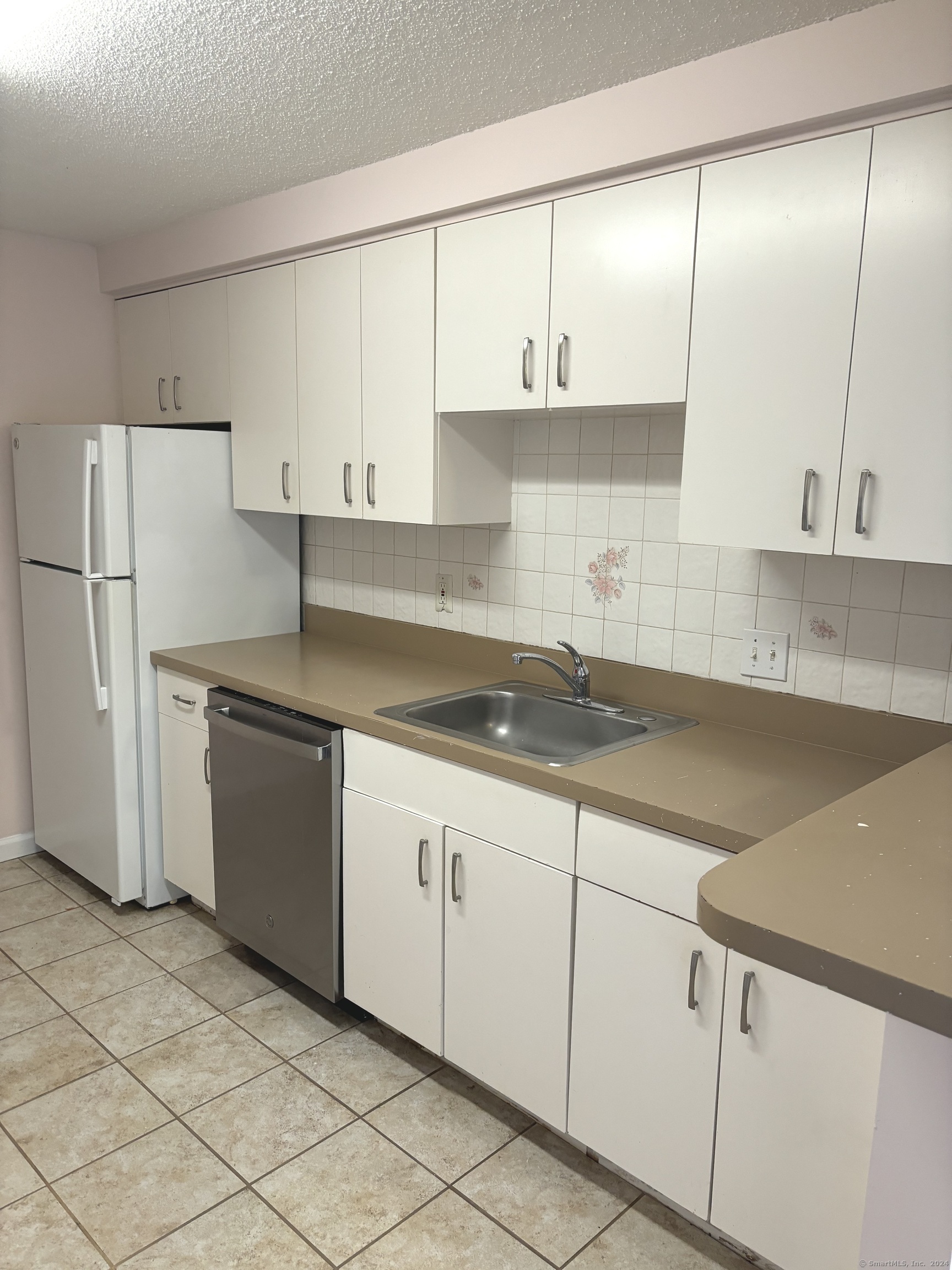 83 Mansfield Road, Unit 330 New London, CT 06320 - Photo 1 of 1