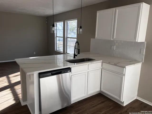 $1,800 | 735 Inks Farm, San Antonio, TX 78228