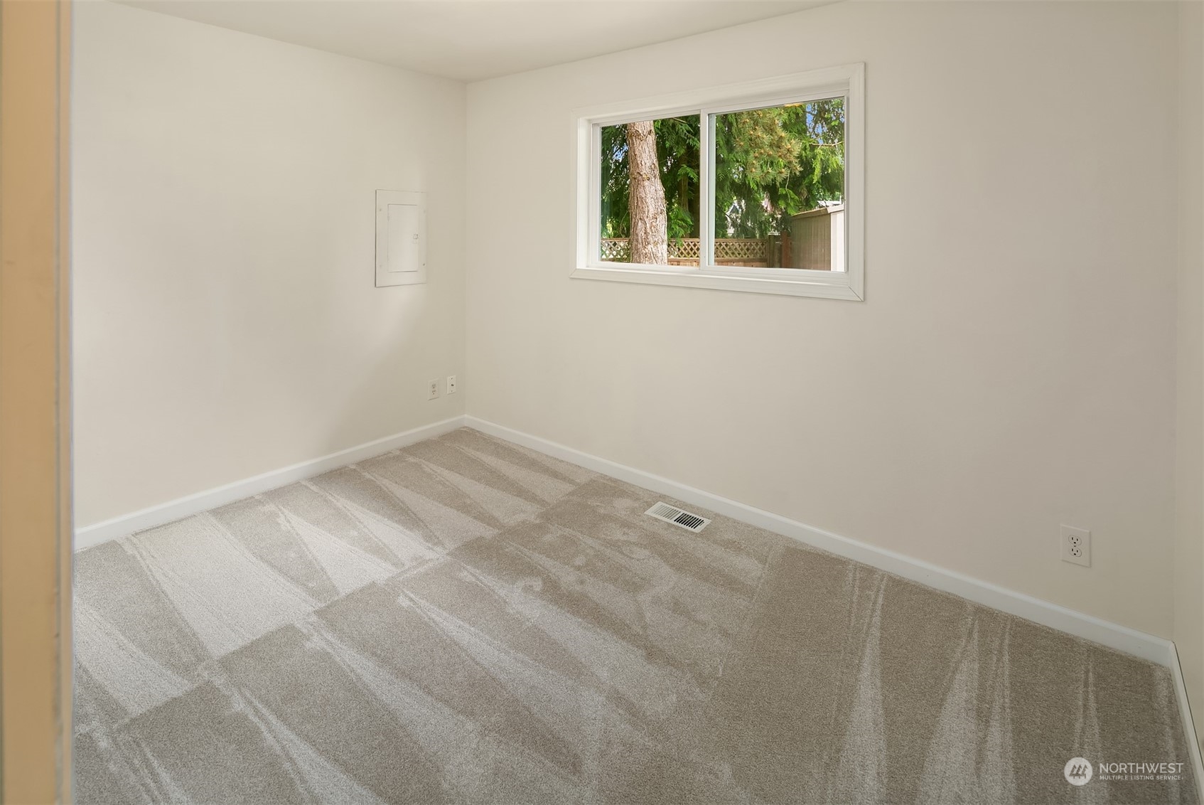 2919 Stafford Way Bothell, WA 98012 - Photo 19 of 30 an empty room with a window