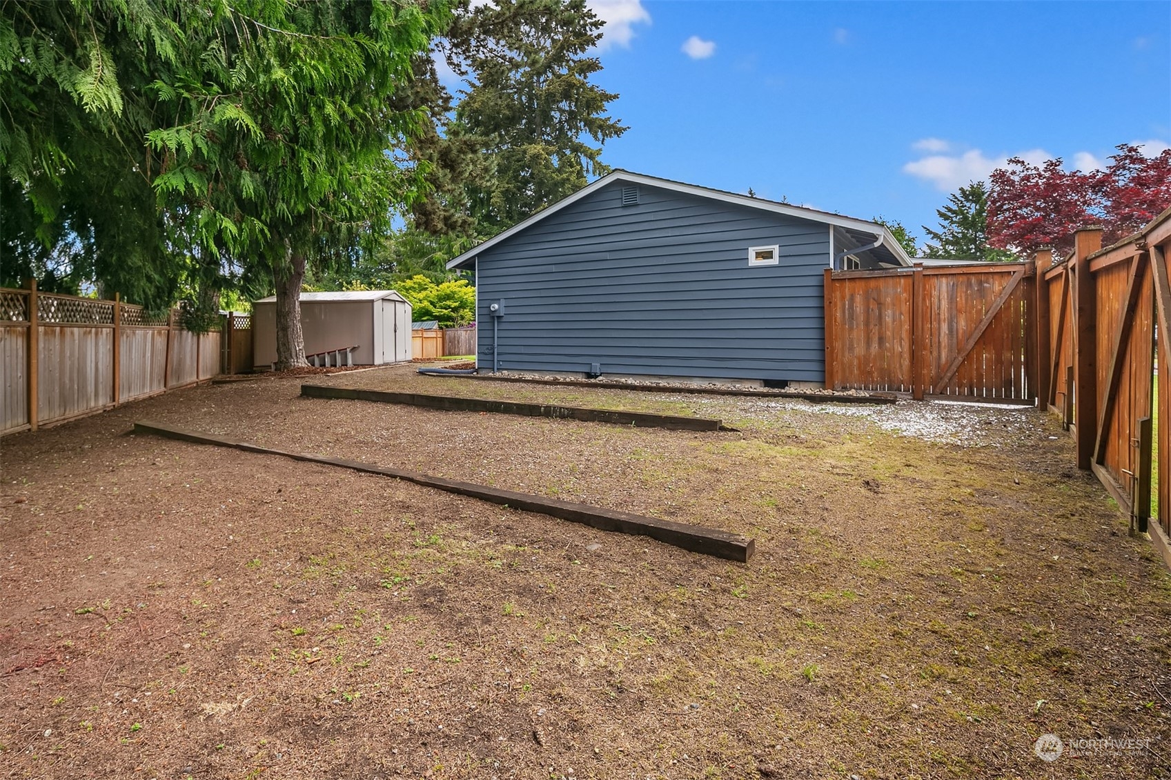 2919 Stafford Way Bothell, WA 98012 - Photo 28 of 30 a backyard of a house
