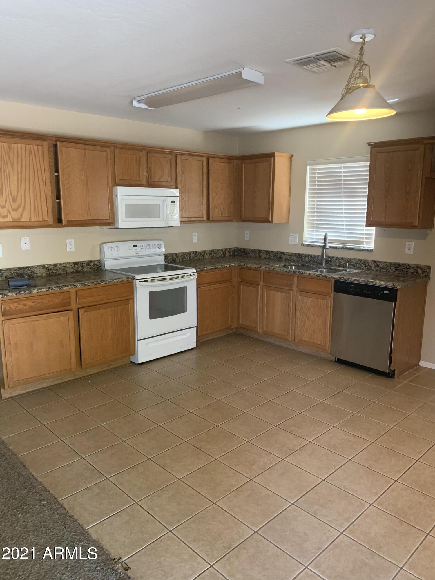 11832 West Dos Rios Drive Sun City, AZ 85373 - Photo 9 of 12 549F7F32-72BD-4D1A-8483-92E65A48BEA6