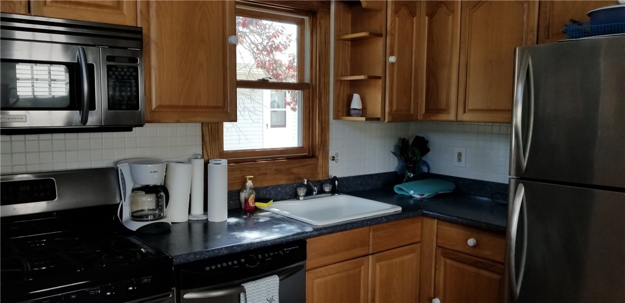 81 Camden Road Narragansett, RI 02882 - Photo 12 of 31
