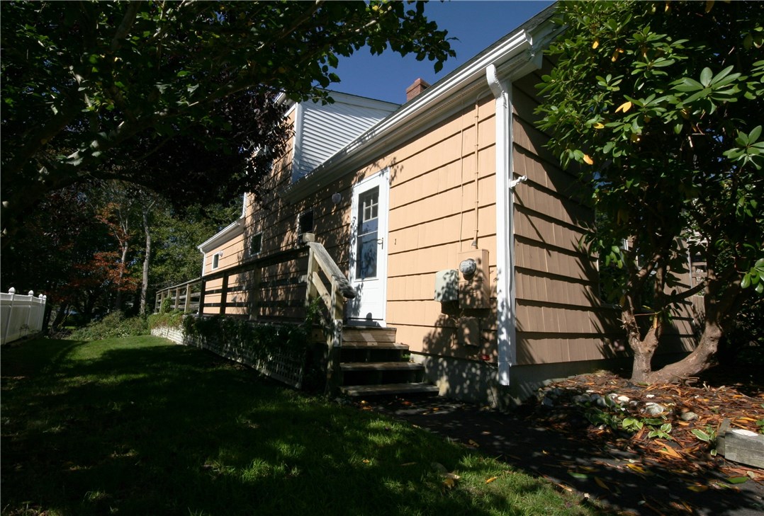 81 Camden Road Narragansett, RI 02882 - Photo 3 of 31
