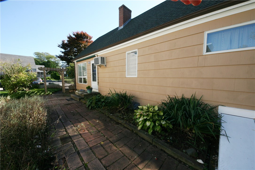 81 Camden Road Narragansett, RI 02882 - Photo 4 of 31