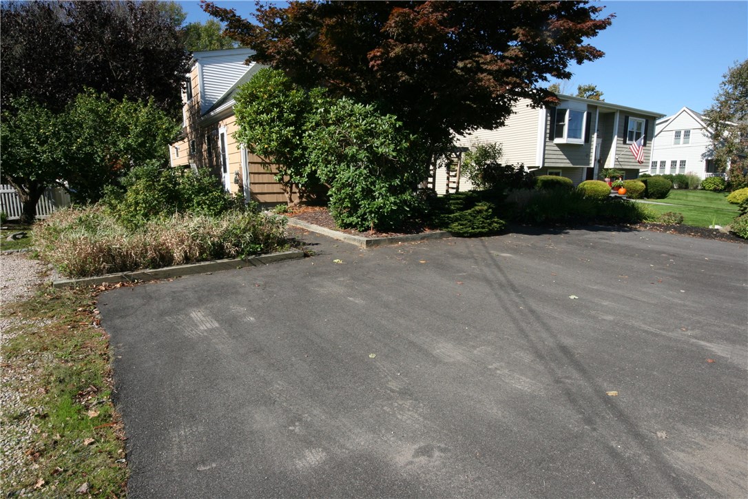 81 Camden Road Narragansett, RI 02882 - Photo 9 of 31