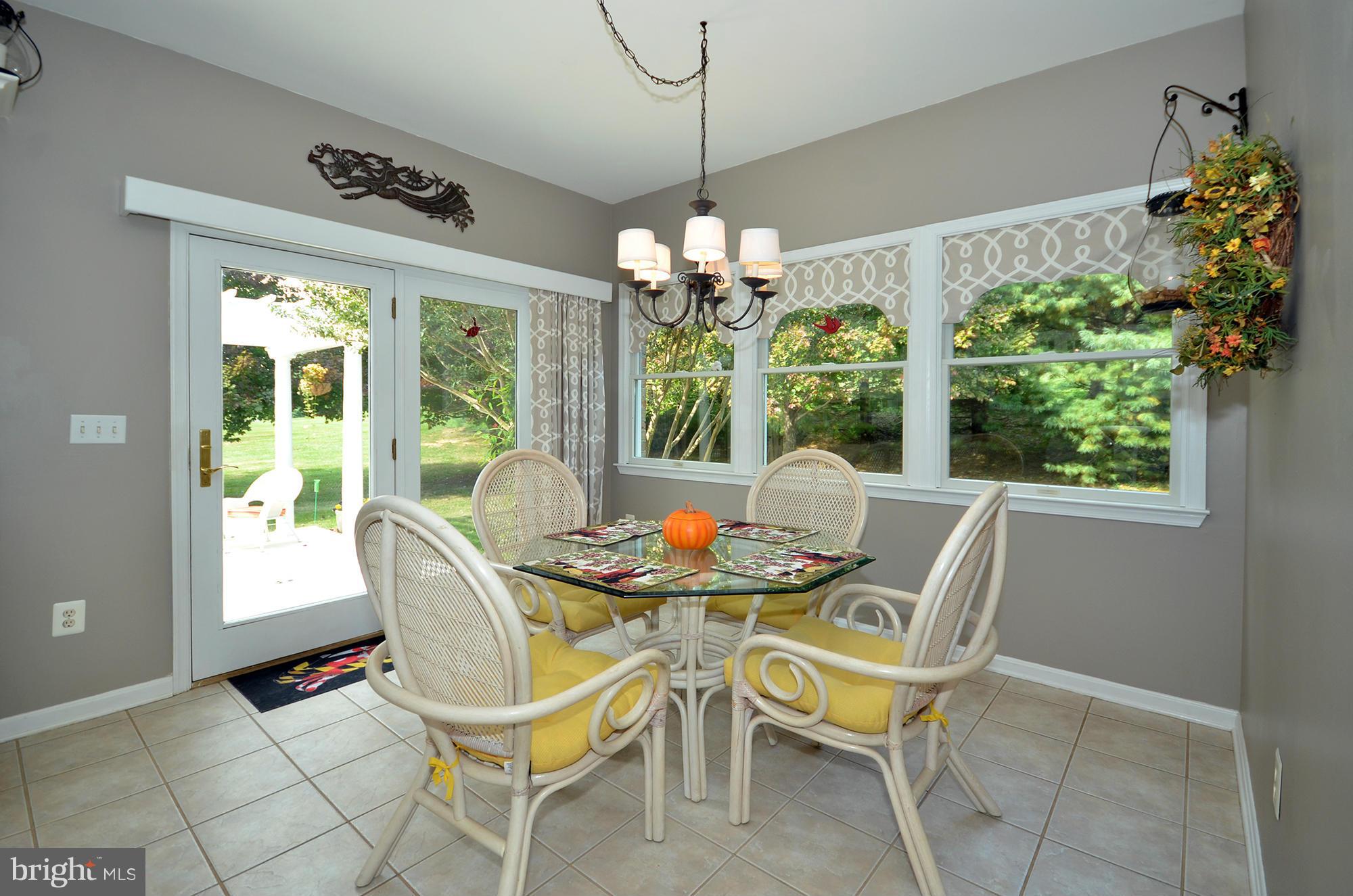 12103 Glenbauer Road Kingsville, MD 21087 - Photo 11 of 30 Bright and Sunny Kichen