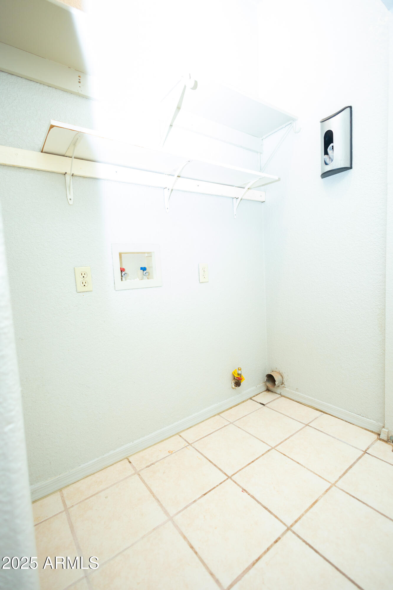 434 North Christine Avenue Douglas, AZ 85607 - Photo 12 of 39 a bathroom with a bathtub and shower
