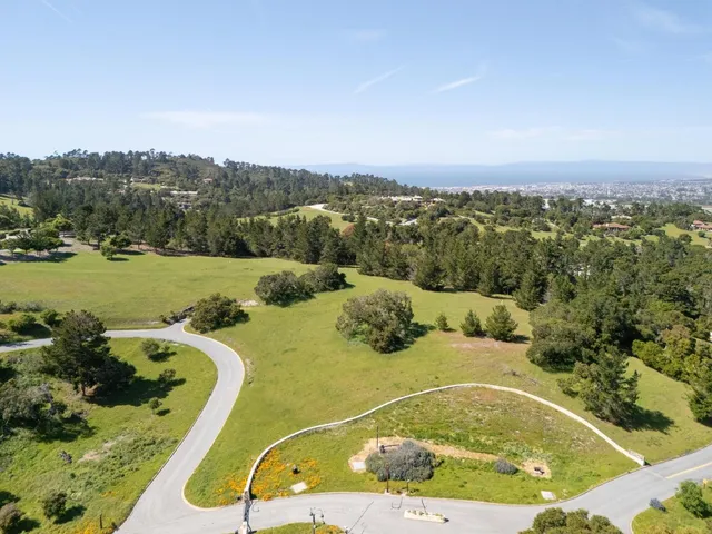 an aerial view of a house having yard