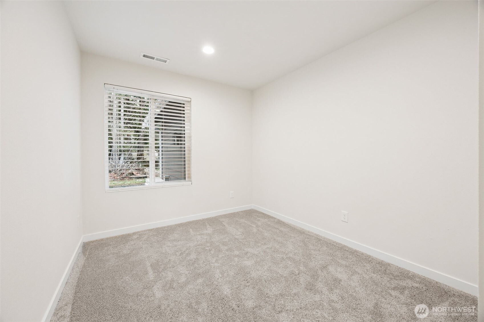 401 Pershing Avenue Carbonado, WA 98323 - Photo 19 of 38 an empty room with windows
