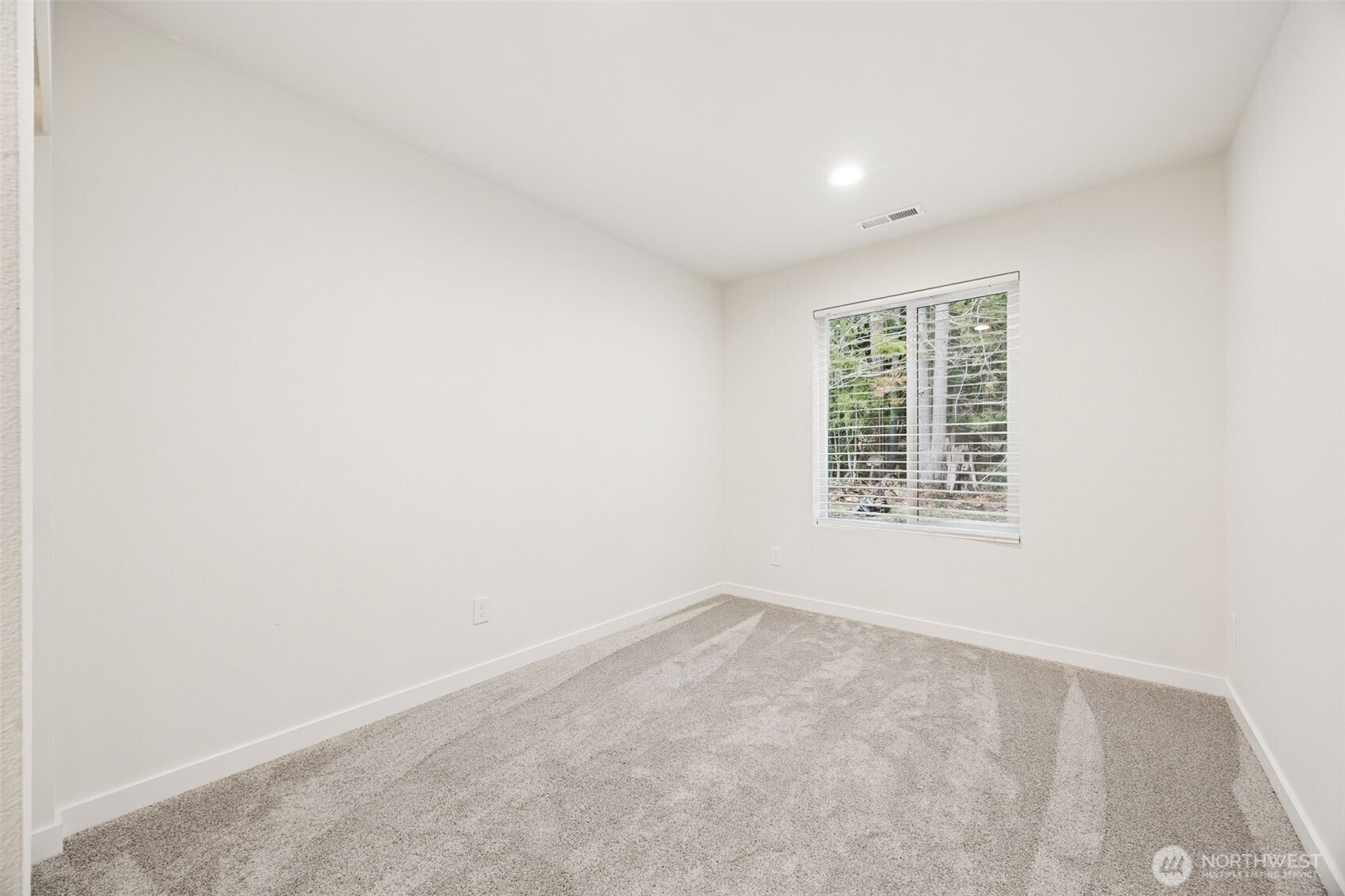 401 Pershing Avenue Carbonado, WA 98323 - Photo 20 of 38 an empty room with a window