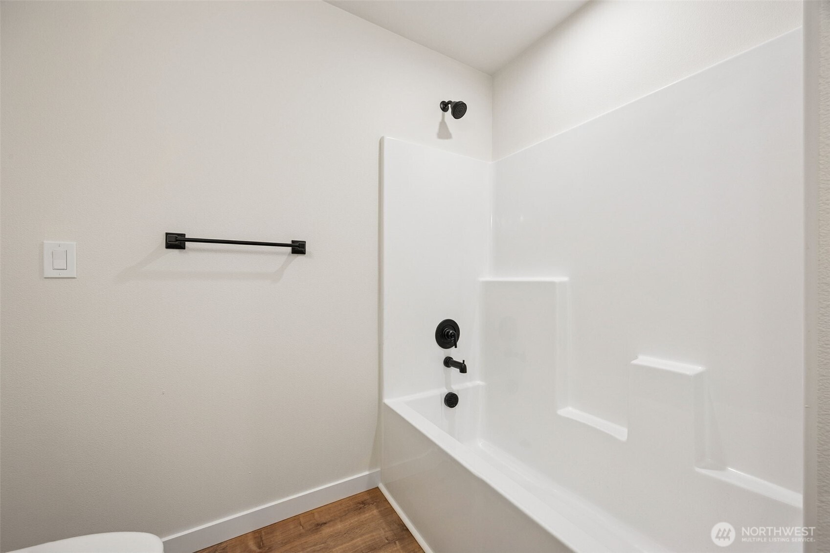 401 Pershing Avenue Carbonado, WA 98323 - Photo 22 of 38 a bathroom with a bathtub