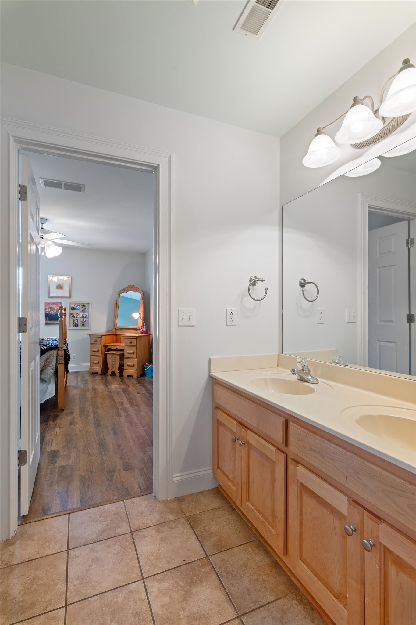 2910 Sulphur Springs Road Murfreesboro, TN 37129 - Photo 38 of 44 a en suite bathroom with a sink and a mirror