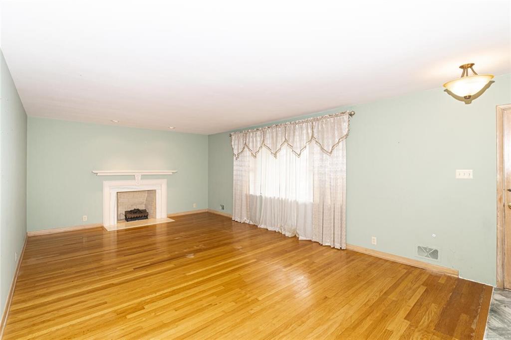 6447 Breamore Road Indianapolis, IN 46220 - Photo 4 of 32