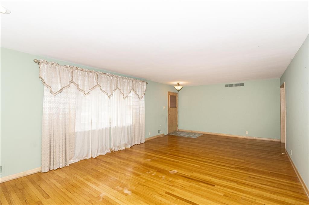 6447 Breamore Road Indianapolis, IN 46220 - Photo 5 of 32
