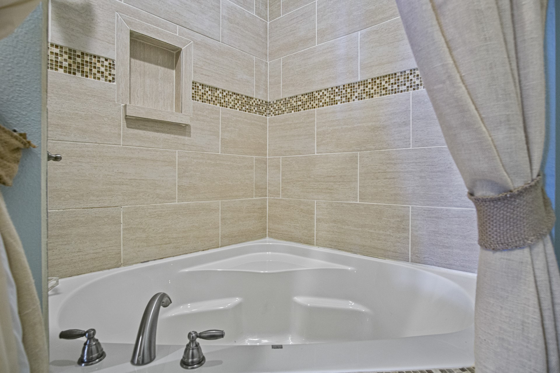 2573 Whitecap Crystal Beach, TX 77650 - Photo 14 of 49 a close view of a bathtub in bathroom