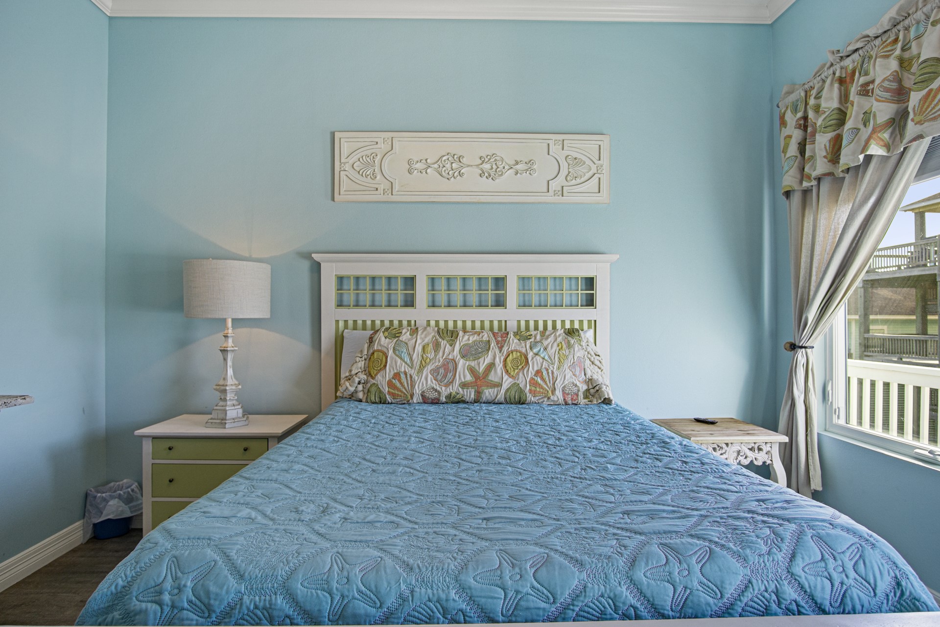 2573 Whitecap Crystal Beach, TX 77650 - Photo 28 of 50 a bedroom with a bed and a table in it