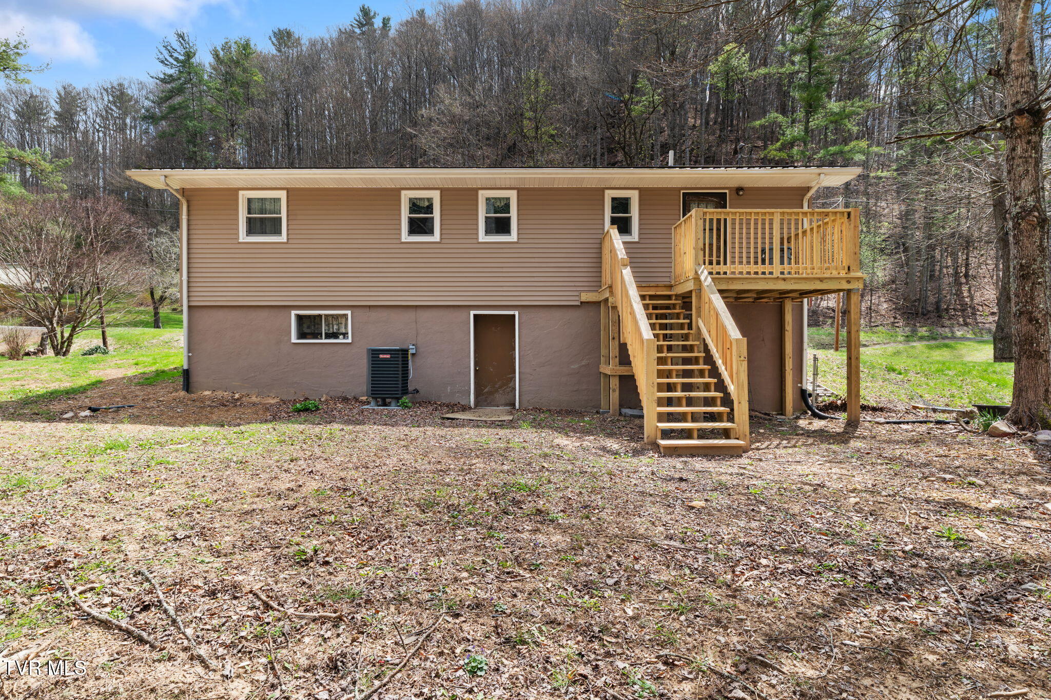 23146 Taylor Valley Road Damascus, VA 24236 - Photo 4 of 31 2-web-or-mls-23146-taylors-valley-rd