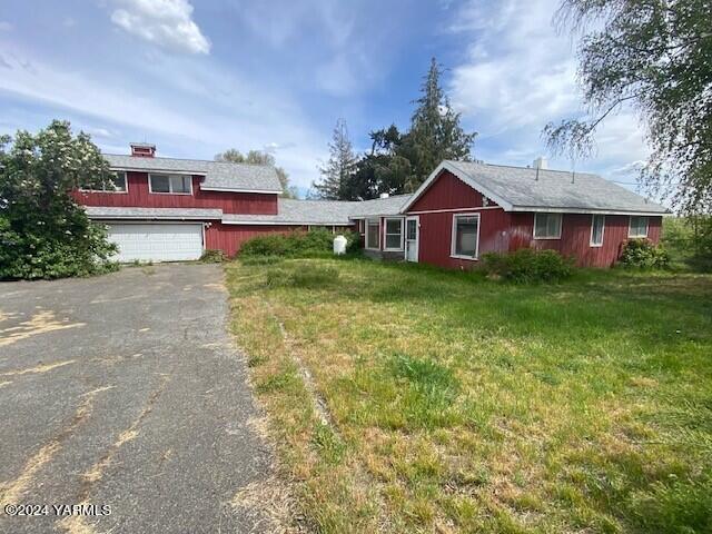 2451 Franklin Road Tieton, WA 98947 - Photo 1 of 15 a front view of a house with garden