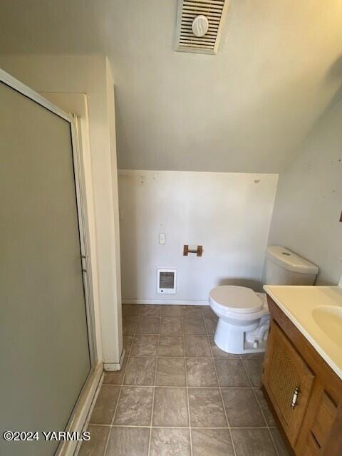 2451 Franklin Road Tieton, WA 98947 - Photo 12 of 15 a bathroom with a toilet and a shower